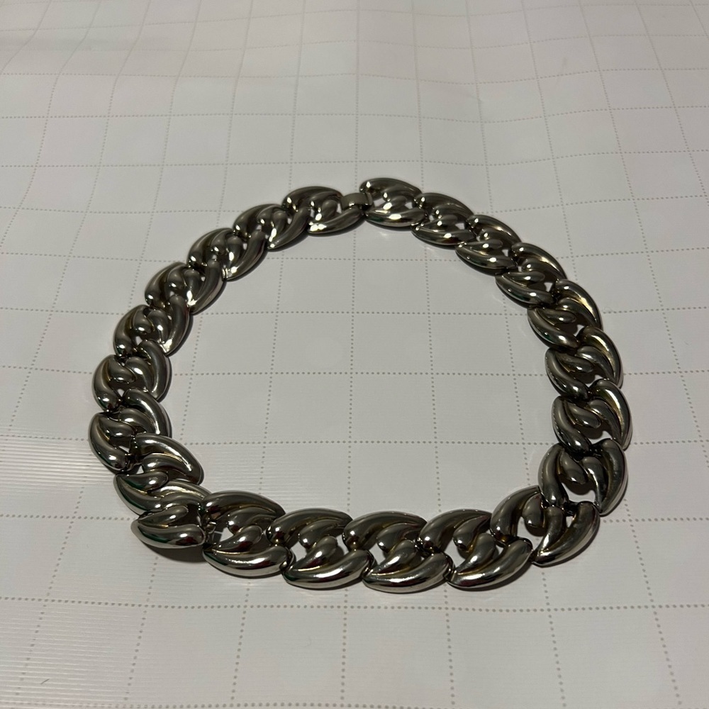 Vintage fashion jewelry/necklace